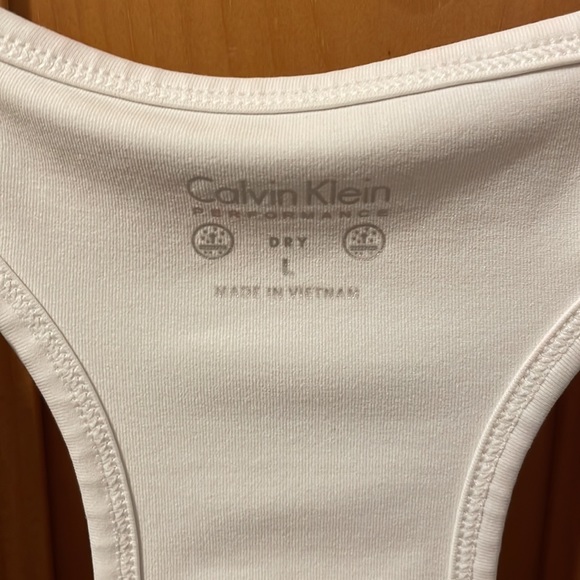 Calvin Klein workout top - Picture 2 of 3
